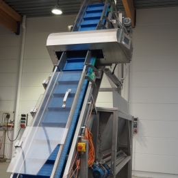 Incline conveyor with metal detector Loma